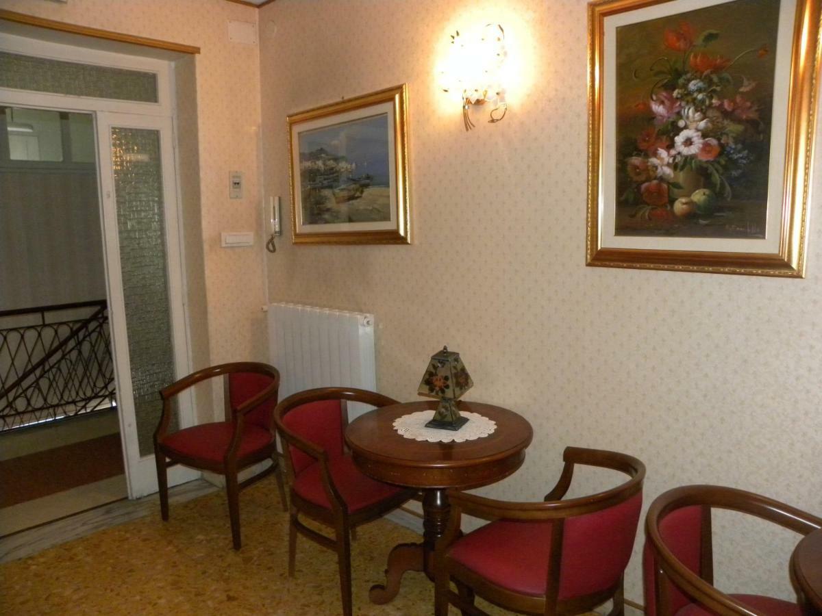 Hotel Nuovo Diana Neapol Zewnętrze zdjęcie